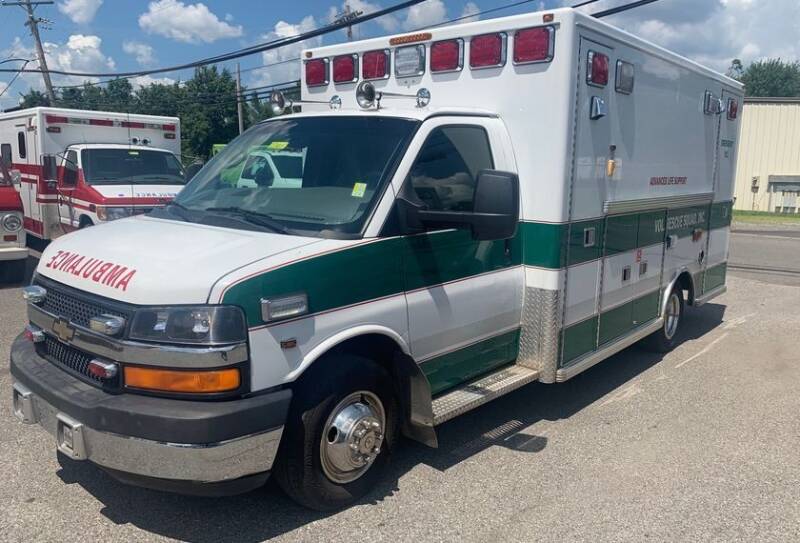 Chevrolet G3500 Type III Ambulance 2010 - PL Custom - #2305